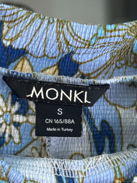 Monki рокля