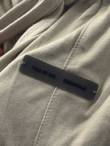 Fear of God Essentials дамски къс панталон