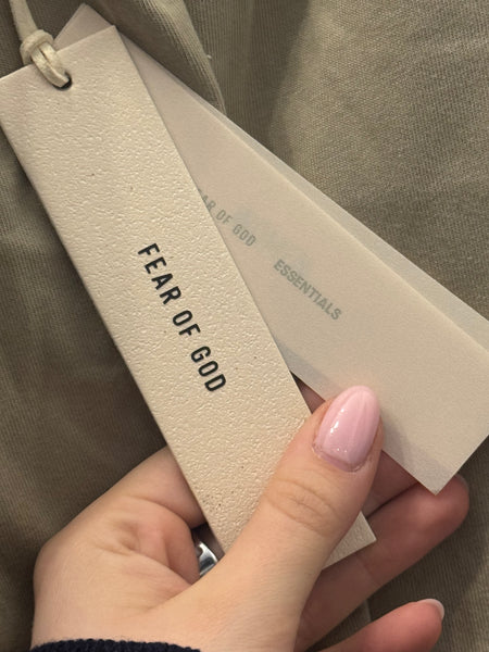 Fear of God Essentials дамски къс панталон